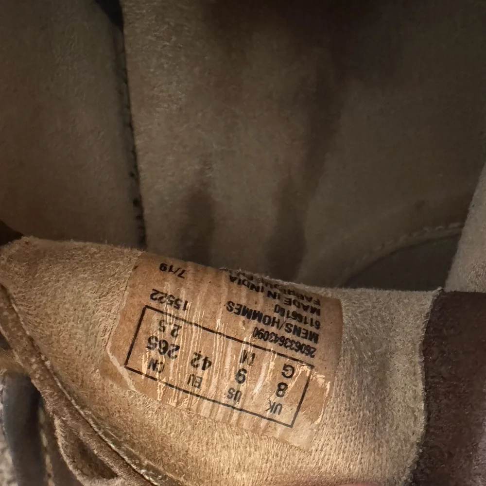 Clark’s Wallabees men’s size 9 brown tan